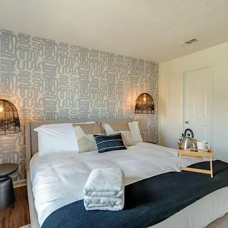 Holiday home Boho West - West End - 3 Mins To Broadway *