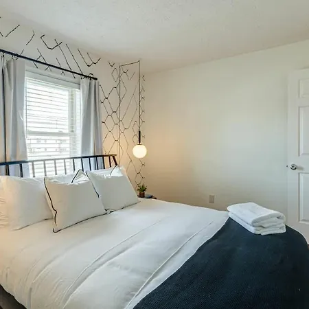 Holiday home Boho West - West End - 3 Mins To Broadway