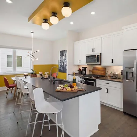 King 3br Retreat & 2-car Garage East Nashville