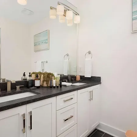 King 3br Retreat & 2-car Garage East