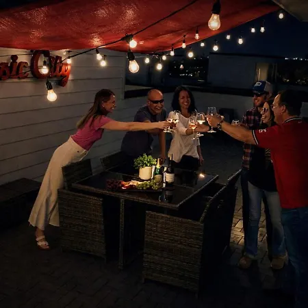 Rooftop Fire Pit + River Views 4br Sleeps 12 Holiday home *