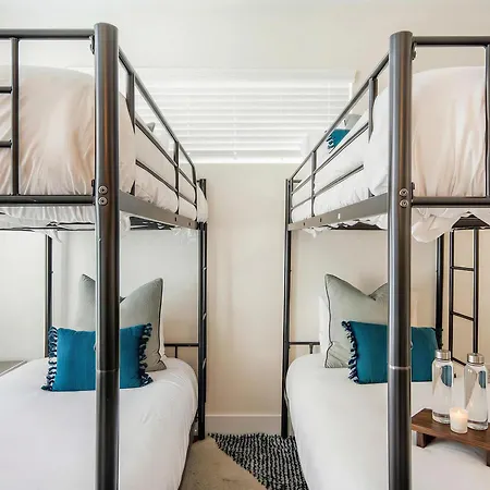 Holiday home Rooftop Views & Patio Lounge Near Downtown *