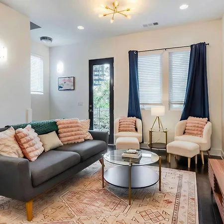 Rooftop Views & Patio Lounge Near Downtown Holiday home