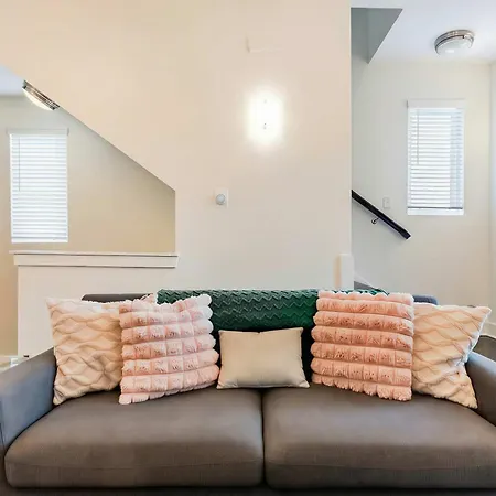 Rooftop Views & Patio Lounge Near Downtown Nashville