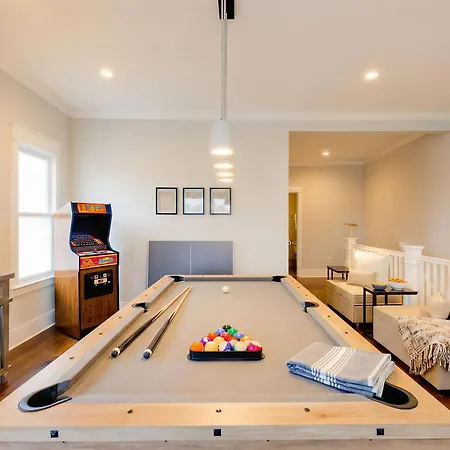 Private Pool Game Compound Minutes To Broadway *