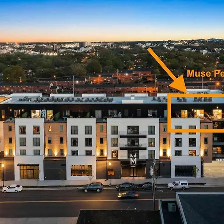 Apartment Rooftop Deck & Skyline Views Downtown Penthouse
