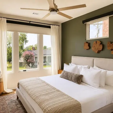 Modern Comfort | Secure + Pool & Sauna * Nashville