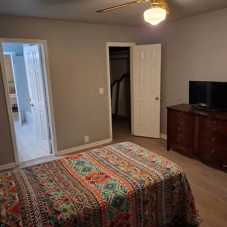 Old School Cool 3br Minutes To Downtown Nashville