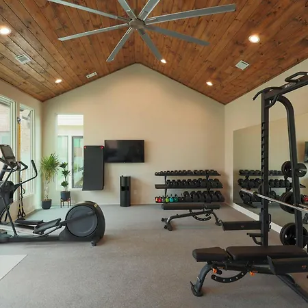 Modern Comfort | Pool, Fitness & Firepit * Nashville