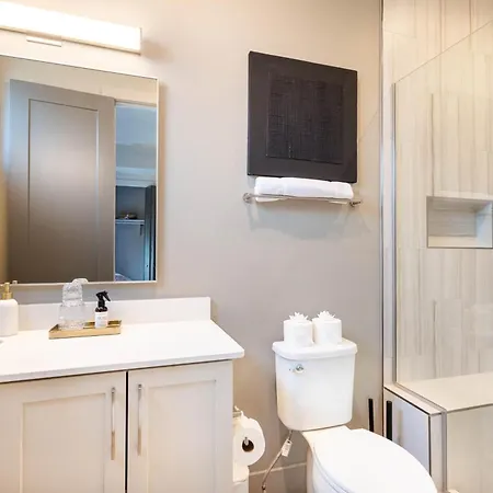 Heated Pool + Hot Tub + Sauna • 7 Min To Broadway *