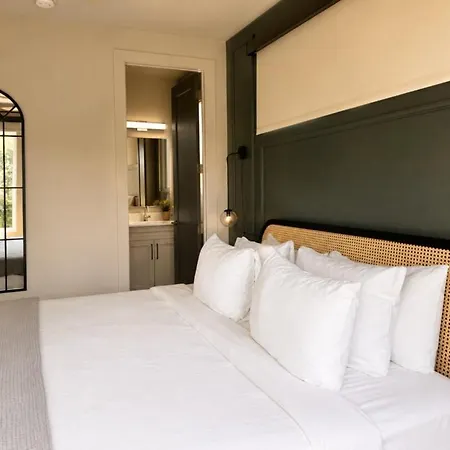 Modern Comfort | Secure + Pool & Sauna *