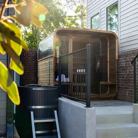 Modern Comfort | Pool, Fitness & Firepit *