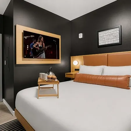 Nocturne - Pool & Gym - Mins To Broadway Holiday home Nashville