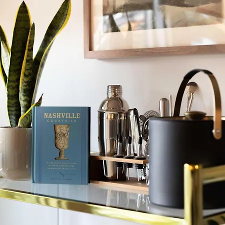 The Amenities | Heated Pool | 7 Mins-broadway *