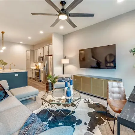 Holiday home 3 Townhomes Hot Tub & Rooftop Decks Nashville