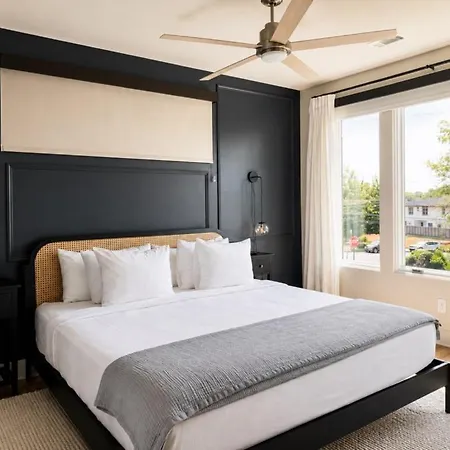 Pool, Gym & Sauna | Fully Gated & Pet-friendly * Nashville