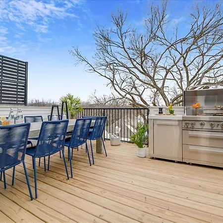 3 Townhomes Hot Tub & Rooftop Decks