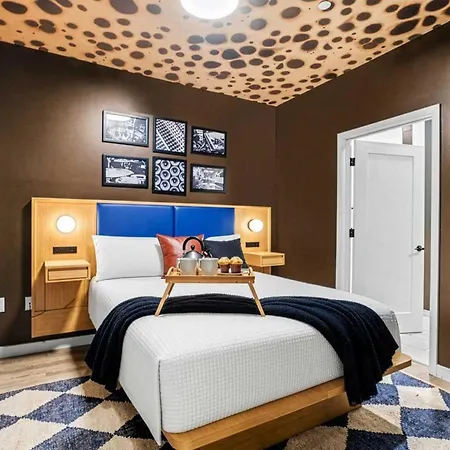 Holiday home Nocturne - Pool & Gym - Mins To Broadway