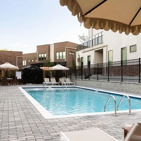 The Amenities | Heated Pool | 7 Mins-broadway