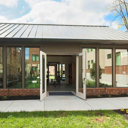 Modern Comfort | Pool, Fitness & Firepit Holiday home Nashville
