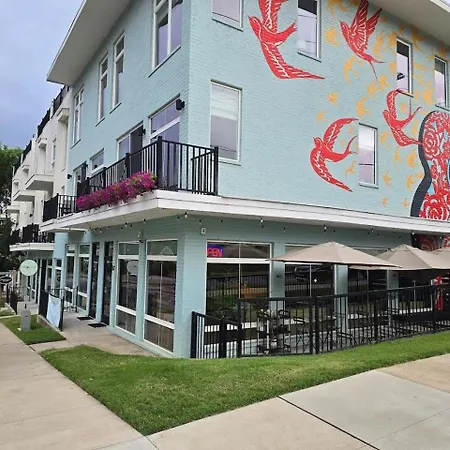 Holiday home House With Rooftop Patio, Next To A Park, 3 Miles To Downtown *