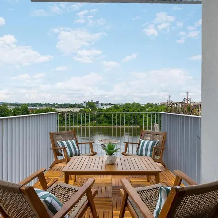 Luxury Downtown Riverview With Garage And Two Balconies Apartment