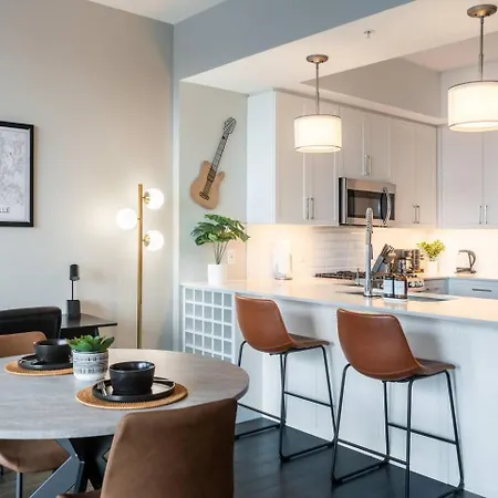 Apartment Luxury Gulch Skyline Views, Pool, Parking *