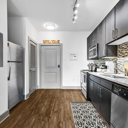 Midtown - 5 Min To Broadway - Free Secured Parking - Pool