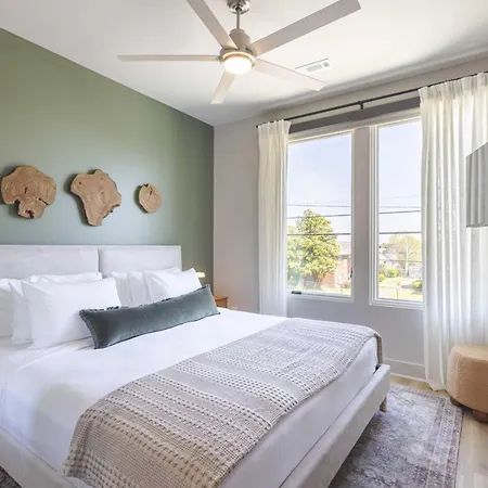 Noa | Pool, Sauna, & Rooftop Views Apartment Nashville