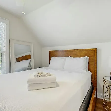 Modern Downtown Escape Modern Decor Fast Wifi Nashville