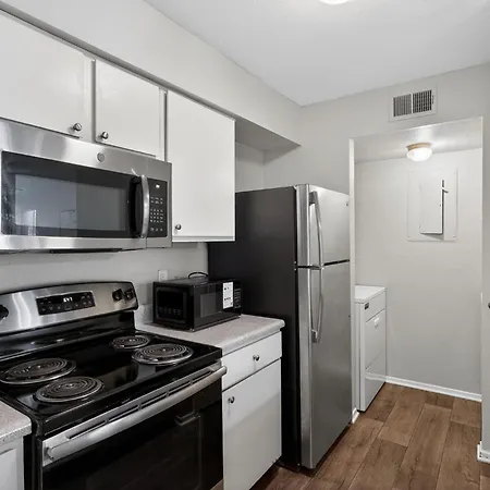 Apartment Spacious 2-bedroom Near Downtown *
