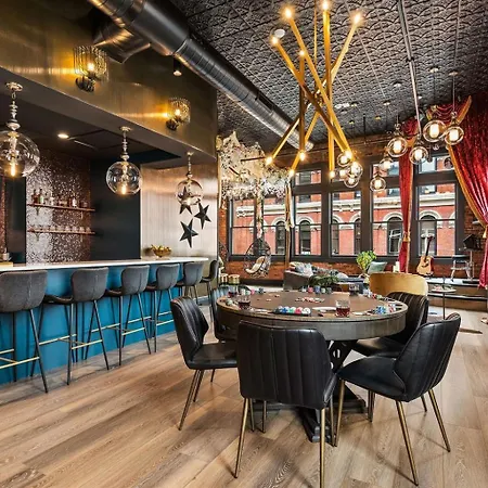 The Songbird-luxury Penthouse Steps To Broadway *