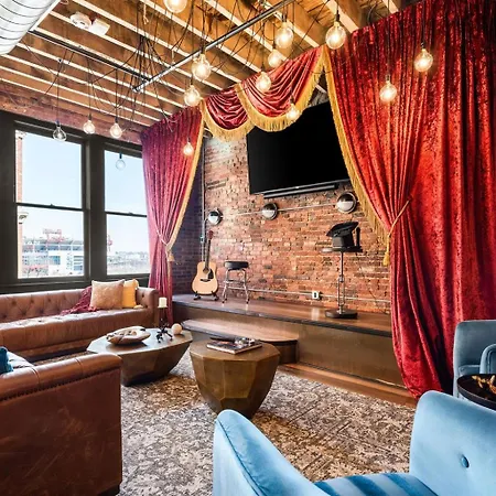 Holiday home The Velvet Vault-luxury Downtown Loft With River View & Walk To Broadway *