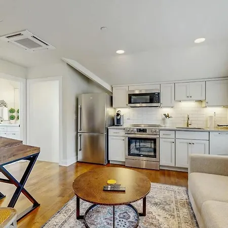 Modern Downtown Escape Modern Decor Fast Wifi Apartment Nashville