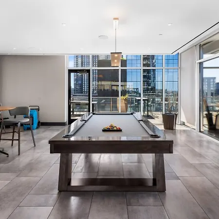 Sky-high Luxury W/ 26th-floor Lounge & Pool Nashville