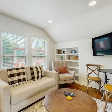 Modern Downtown Escape Modern Decor Fast Wifi * Nashville
