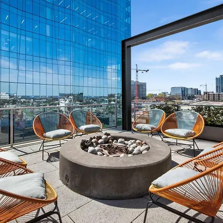 Luxury Pool, Gym, Views + Free Parking Apartment