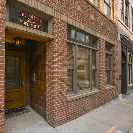 The Dolly Parton-printer's Alley- 2 Blocks To Broadway Nashville