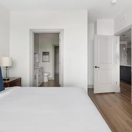 Landing Modern 2bd Gym Courtyard Apartment *