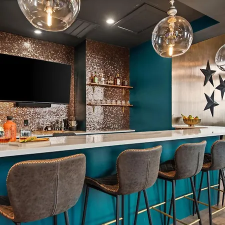 Holiday home The Velvet Songbird Downtown Luxe Sleeps 24 Nashville
