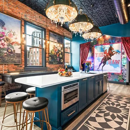 The Songbird-luxury Penthouse Steps To Broadway *