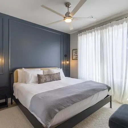 Work & Unwind | Pool, Sauna & Fitness Apartment Nashville
