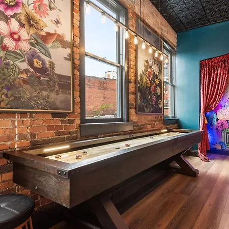 Holiday home The Songbird-luxury Penthouse Steps To Broadway Nashville