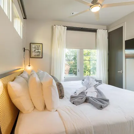 Pool, Hot Tub, Sauna & Firepit- 7 Min To Broadway
