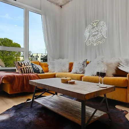 Cowboys And Angels - Sky Deck And Parking - East Apartment *