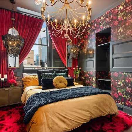 The Songbird-luxury Penthouse Steps To Broadway Holiday home