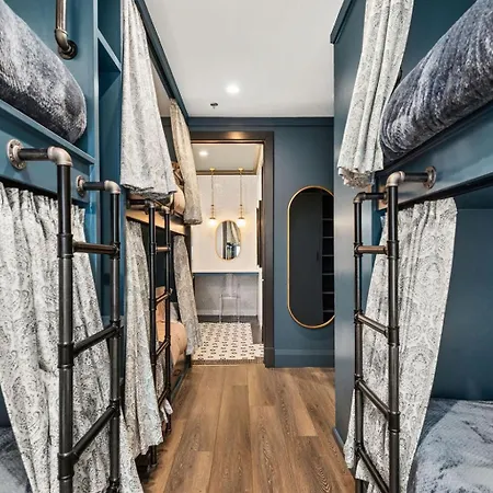 The Velvet Songbird Downtown Luxe Sleeps 24 *