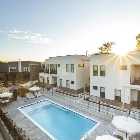 Work & Unwind | Pool, Sauna & Fitness * Nashville
