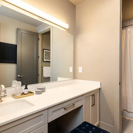 Pool, Hot Tub, Sauna & Firepit- 7 Min To Broadway Apartment Nashville