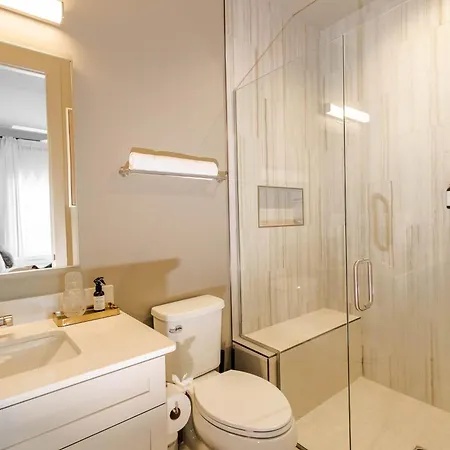 Amenities - Heated Pool Near Broadway *